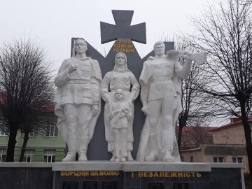 У селі під Луцьком «полікували» пам'ятник