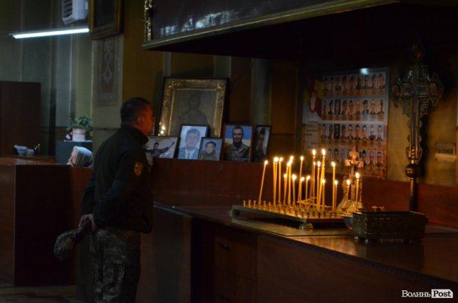 «Він захищав не лише свою сім‘ю»: у Луцьку попрощалися з Героєм. ФОТОРЕПОРТАЖ