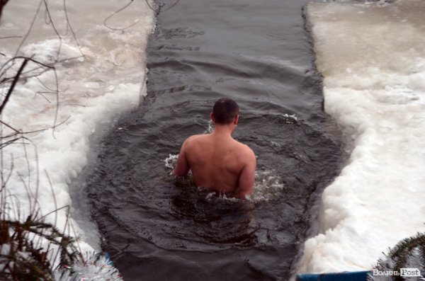 Лід, ополонка та Йорданська вода: Водохреще у Луцьку 