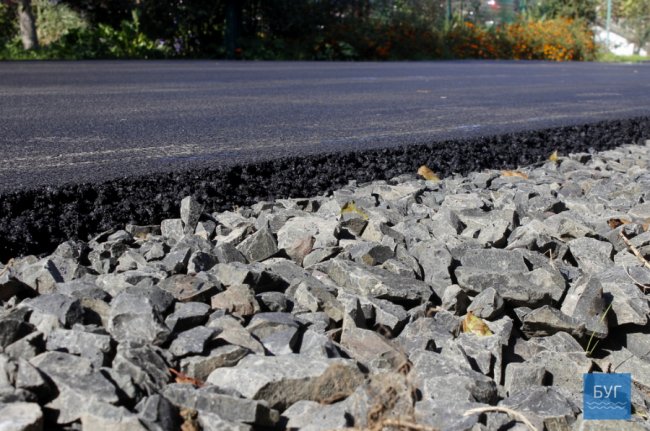 В місті на Волині активно асфальтують вулиці. ФОТО