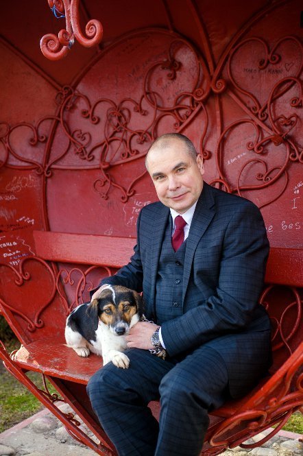 Олександр Шараєв – директор ТзОВ ЛКПФ, член виконкому міськради із собачкою Еммі