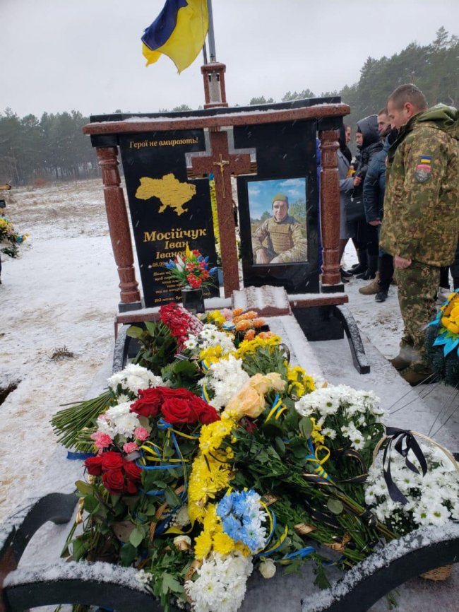 Жорстока війна забрала вже другого сина: на Волині попрощалися із 23-річним Героєм Андрієм Мосійчуком