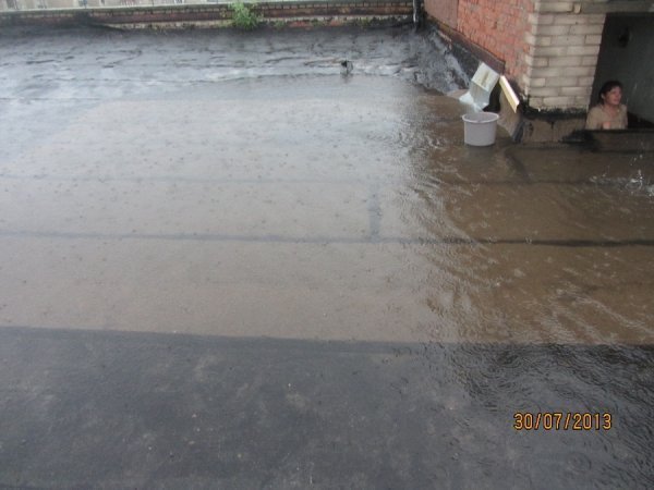 Як луцьку дев'ятиповерхівку рятували від потопу. ФОТО