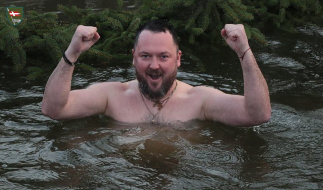 Як воїни 14 ОМБр пірнали у річку на Водохреще. ФОТО