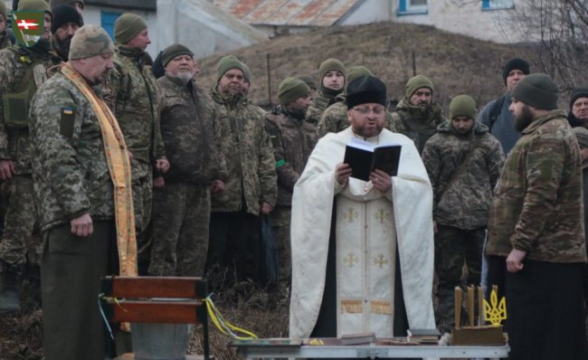Як воїни 14 ОМБр пірнали у річку на Водохреще. ФОТО