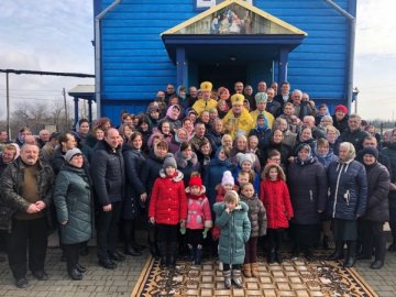 У Сусвалі, де понад рік не вщухали церковні баталії між УПЦ (МП) та ПЦУ, відбулася перша служба. ФОТО