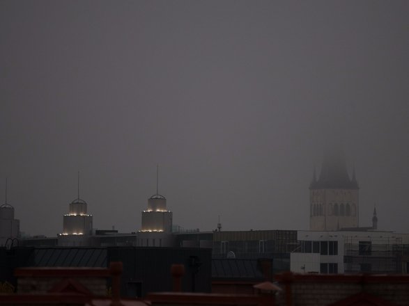 В Естонії пішов чорний дощ