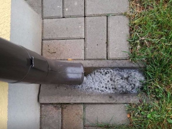 В Естонії пішов чорний дощ