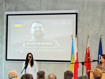 У Польщі відкрили фотовиставку Героя з Волині, який загинув під Бахмутом