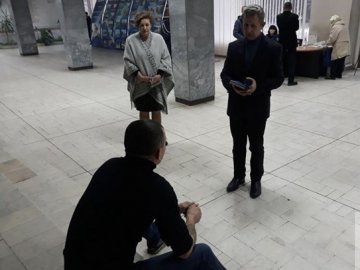 Чоловік намагався скоїти самогубство в мерії Кривого Рогу