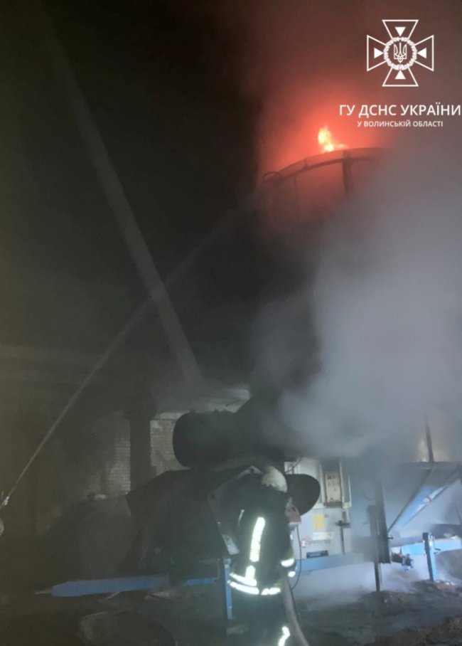 Вночі на Волині горіла зерносушарка. ФОТО
