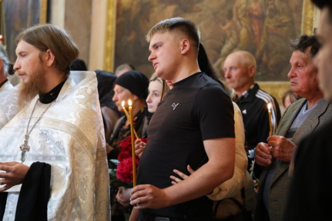 Лучани віддали останню шану Герою Віталію Колеснику