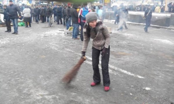 Євромайдан повертається до звичайного життя. ФОТО