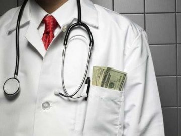 На Волині хочуть заборонити «медичну благодійність» готівкою