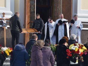 У Луцьку провели в останню путь колишнього голову Господарського суду