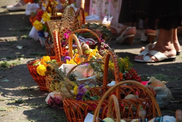 Як святили яблука та мед у луцькому Свято-Покровському храмі. ФОТО