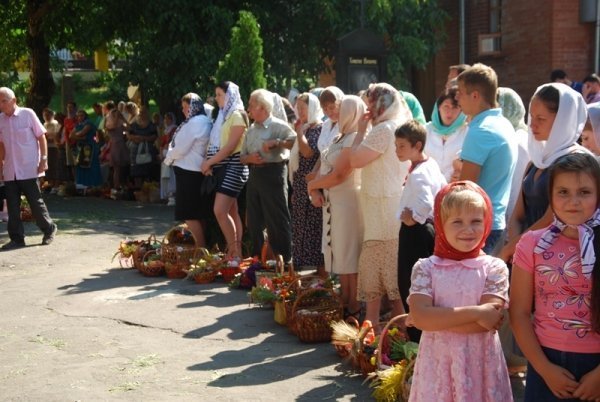 Як святили яблука та мед у луцькому Свято-Покровському храмі. ФОТО