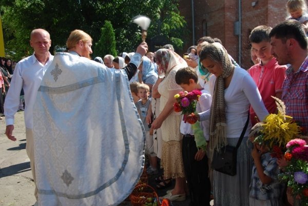 Як святили яблука та мед у луцькому Свято-Покровському храмі. ФОТО