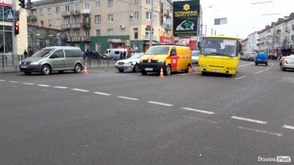 У Луцьку – аварія за участю бусика газової служби