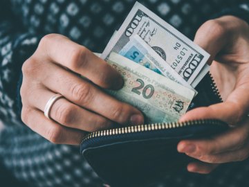 Скільки в середньому заробляли волиняни у 2020-му та хто отримував найбільше 