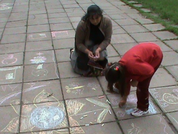 У луцькій бібліотеці діти співали караоке та «малювали» свої права