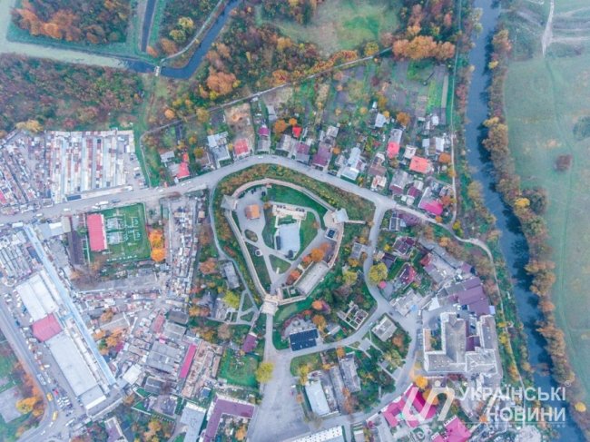 Осіння казка: неймовірні фото Луцького замку