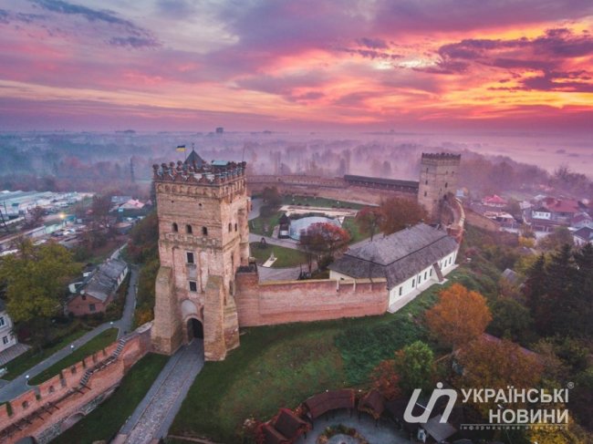 Осіння казка: неймовірні фото Луцького замку