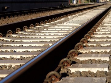 У росії підірвали залізничний міст, яким перевозили військові вантажі