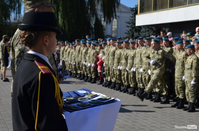 «Нам є що захищати»: урочиста посвята ліцеїстів у Луцьку.  ФОТО