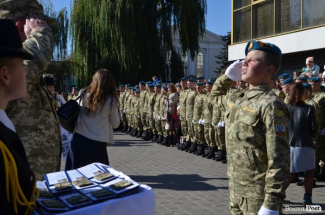 «Нам є що захищати»: урочиста посвята ліцеїстів у Луцьку.  ФОТО