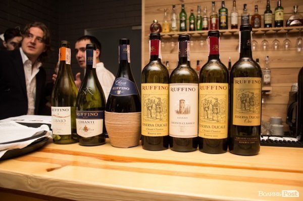 У Луцьку дегустували італійське вино. ФОТО