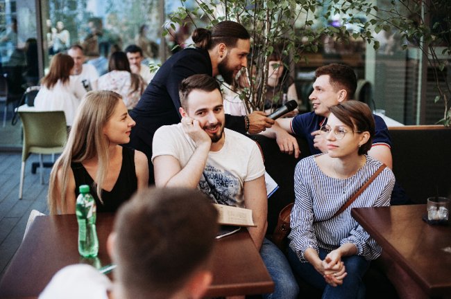 На терасі луцького «Променя» — жива музика та смачна їжа*