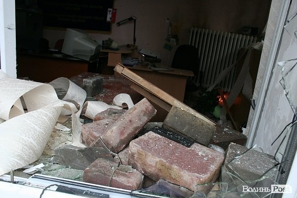 Як штурмували волинську міліцію рік тому. ФОТО