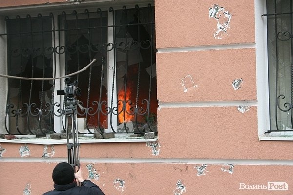 Як штурмували волинську міліцію рік тому. ФОТО
