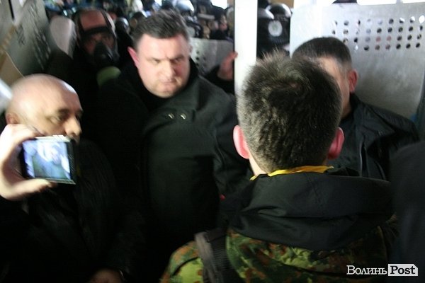 Як штурмували волинську міліцію рік тому. ФОТО