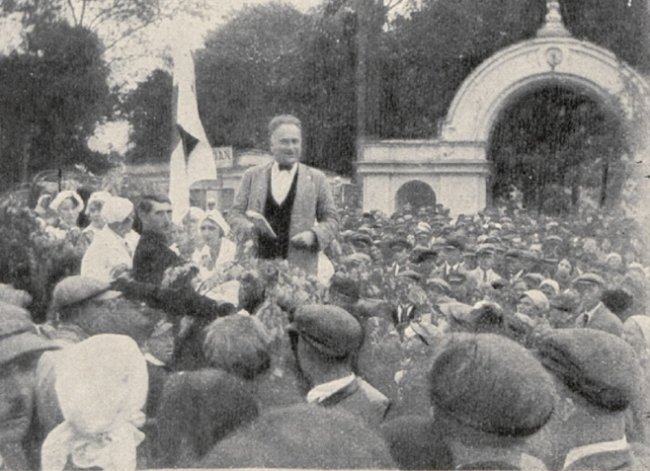 Із квестами і танцями: як у Луцьку у 30-х роках проходили акції Червоного Хреста. РЕТРОФОТО