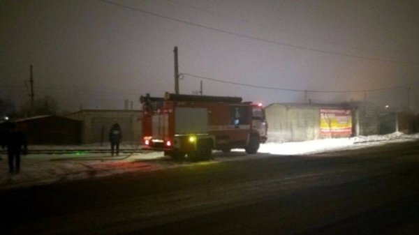 У Луцьку - пожежа: зайнялися гаражі