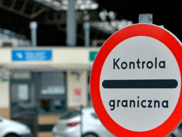 На кордоні з Польщею затримали майже пів сотні українців з фальшивими документами