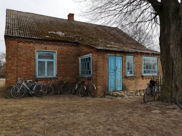 В селі на Волині парафіяни Московського патріархату моляться у старій хатині