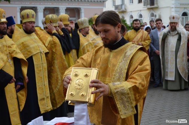 У Луцьку хресною ходою пройшли прихильники церкви Московського патріархату. ФОТО