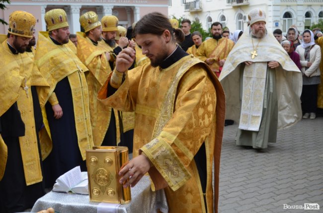 У Луцьку хресною ходою пройшли прихильники церкви Московського патріархату. ФОТО