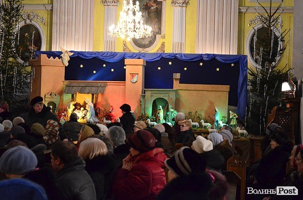 У католиків Різдво: фоторепортаж з луцького костелу Петра і Павла