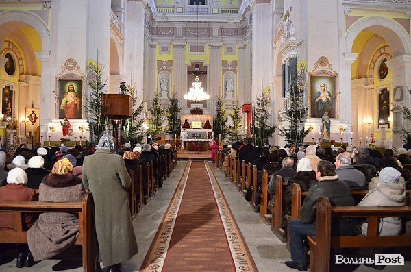 У католиків Різдво: фоторепортаж з луцького костелу Петра і Павла