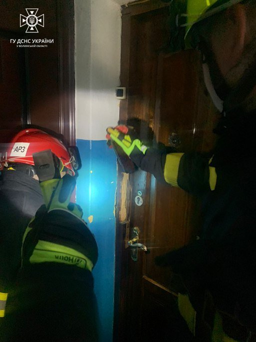 На Волині рятувальники допомогли трьом літнім людям, які опинилися зачиненими в квартирах