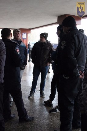 Луцькі активісти оголосили війну циганам на автостанції. ФОТО. ВІДЕО