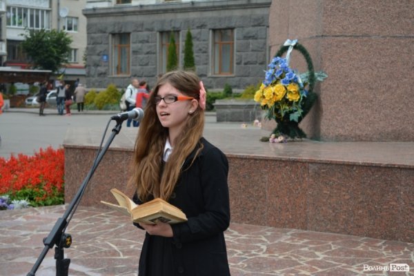 У Луцьку масово читали Шевченка. ФОТО
