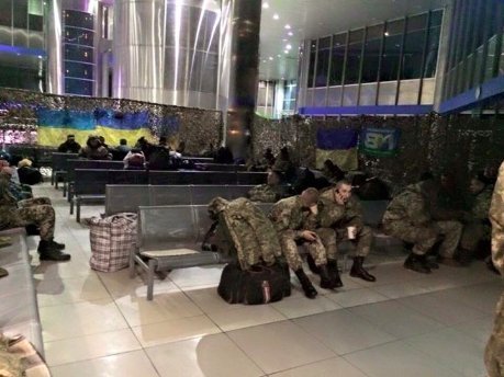 На київському вокзалі є окреме місце для бійців АТО. ФОТО