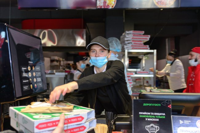 «Готуємо як для себе»: у Луцьку відкрили заклад відомої мережі «Pronto Pizza and Sushi Pro». ФОТО*