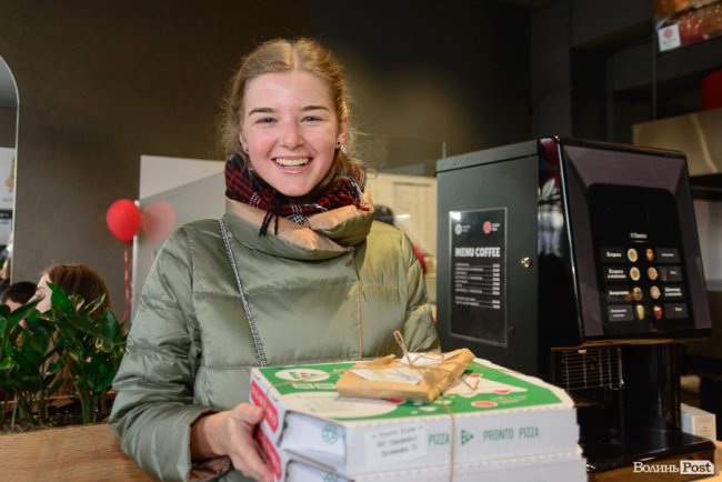 «Готуємо як для себе»: у Луцьку відкрили заклад відомої мережі «Pronto Pizza and Sushi Pro». ФОТО*