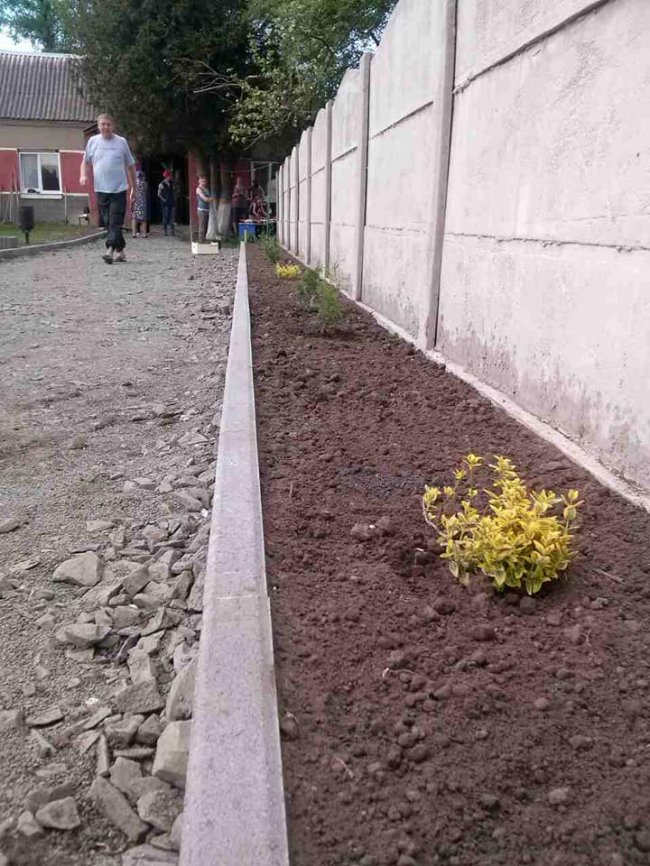У селі під Луцьком облаштовують церковний сквер. ФОТО